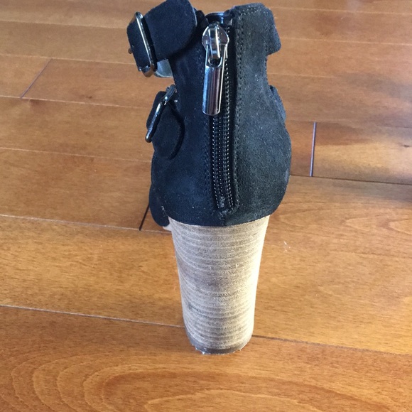 Carlos Santana size 8 black suede high heel sandals. - Picture 5 of 7